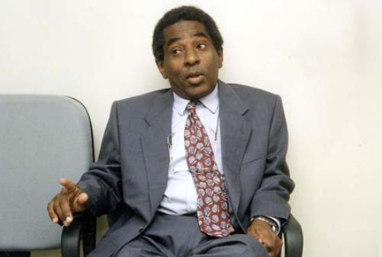 Joel Rufino dos Santos é historiador e um especialista sobre a influência da cultura africana no Brasil (Paola Antony/CB/D.A Press - 9/2/94 ) Joel Rufino dos Santos é historiador e um especialista sobre a influência da cultura africana no Brasil (Paola Antony/CB/D.A Press - 9/2/94 )