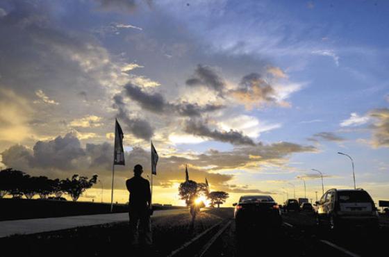 O pôr do Sol em Brasília: explosão de tonalidades sobre a capital (Daniel Ferreira/CB/D.A Press) O pôr do Sol em Brasília: explosão de tonalidades sobre a capital (Daniel Ferreira/CB/D.A Press)