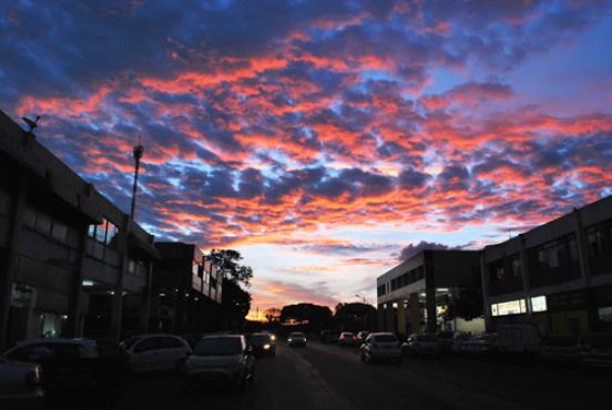Uma paisagem encantadora: o céu de Brasília, as superquadras, os prédios públicos e outros cartões-postais da capital são as principais fontes de inspiração da estudante de arquitetura da Universidade de Brasília (UnB) (Gabriela Bilá/Divulgação) Uma paisagem encantadora: o céu de Brasília, as superquadras, os prédios públicos e outros cartões-postais da capital são as principais fontes de inspiração da estudante de arquitetura da Universidade de Brasília (UnB) (Gabriela Bilá/Divulgação)