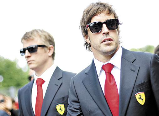 Raikkonen e Fernando Alonso estiveram em Ímola para relembrar Senna (Alessandro Garofalo/Reuters) Raikkonen e Fernando Alonso estiveram em Ímola para relembrar Senna (Alessandro Garofalo/Reuters)
