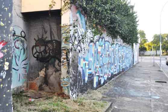 As imediações do espaço se tornaram residência para moradores de rua As imediações do espaço se tornaram residência para moradores de rua
