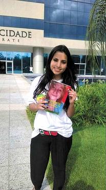Kerrya Brito busca aprendizado para lidar com o câncer em livros como A estrela que nunca vai se apagar (Arquivo Pessoal ) Kerrya Brito busca aprendizado para lidar com o câncer em livros como A estrela que nunca vai se apagar (Arquivo Pessoal )