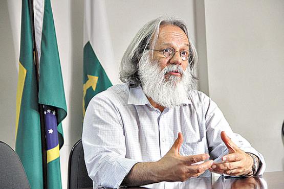 Ex-diretor da FAP, Paulo Salles teve dificuldade de reunir informações (Elio Rizzo/Esp.CB/D.A Press - 6/7/11) Ex-diretor da FAP, Paulo Salles teve dificuldade de reunir informações (Elio Rizzo/Esp.CB/D.A Press - 6/7/11)