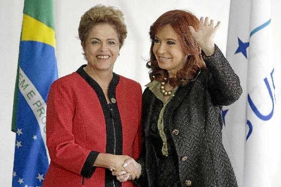 Afagos de Dilma à argentina Cristina Kirchner contrastaram com o tratamento dado ao venezuelano Nicolás Maduro (Wenderson Araújo/AFP)