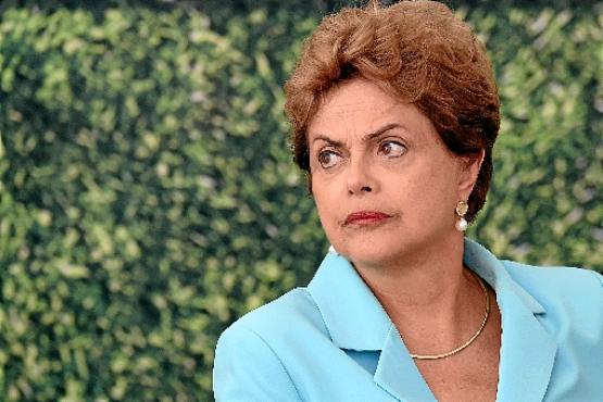Dilma e as más notícias: apenas 7,7% avaliam o governo como ótimo ou bom (Evaristo Sá/AFP - 6/7/15)
