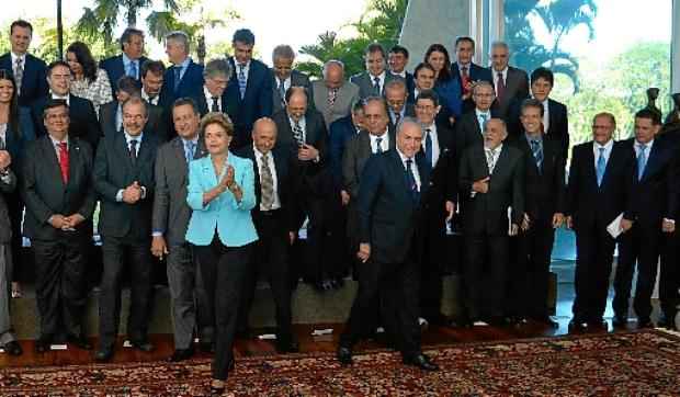 Dilma, ministros e governadores: segundo a petista, ela sabe 