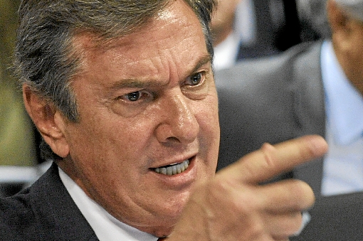 Bolsonaro diz ter 'couro grosso'; Collor defende mandato do presidente