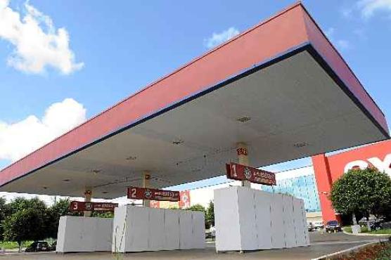 Há supermercados que prepararam área para postos desde 2009: expectativa de abaixar o preço (Monique Renne/CB/D.A Press - 12/11/09)