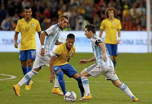 Relembre os duelos entre Messi e Neymar, ex-companheiros de Barcelona