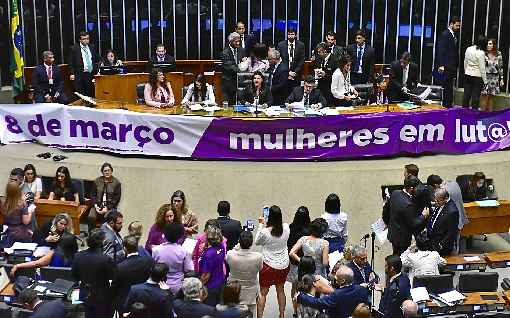 DF tem maior proporção de deputadas federais do país