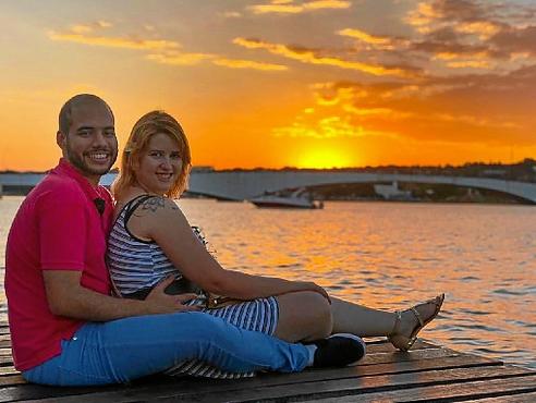 Daniele Medeiros e o namorado, Wilckerson Ganda, no Pontão do Lago Sul (Sarah Paes/Esp. CB/D.A Press)