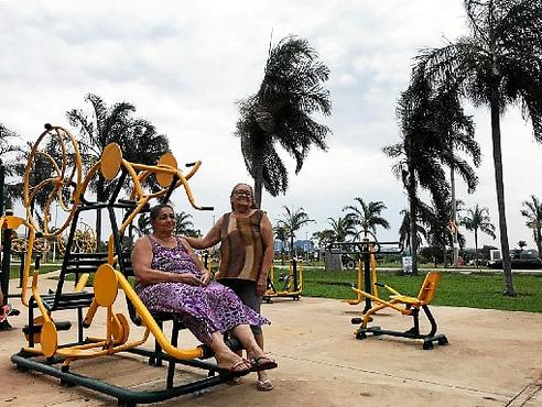 Maria de Lourdes e Ieda: exercícios e boa conversa (Sarah Paes/Esp. CB/D.A Press)