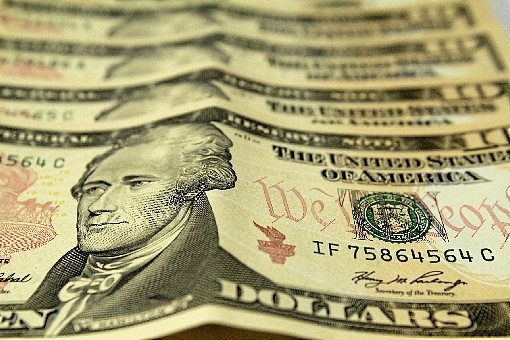 Dólar sobe com aversão a risco no exterior por cepa delta e Opep+