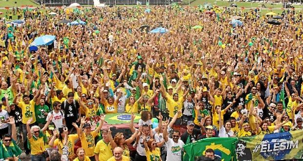 Encontro brasiliense começou de manhã em frente ao Museu Nacional (Barbara Cabra/Esp.CB/D.A Press)