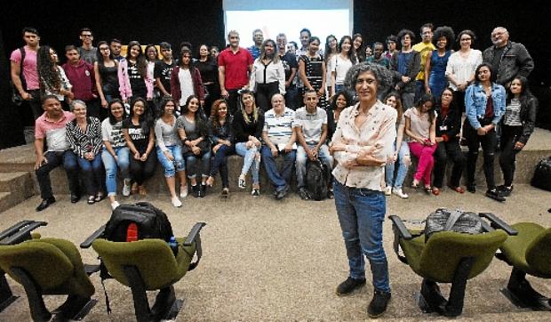 Dad e a turma que participou da oficina gratuita de português no auditório do Correio Braziliense (Ed Alves/CB/D.A Press)