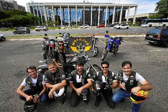 Integrantes do MotoJus apadrinham uma creche para crianças carentes em Sobradinho
 (Marcelo Ferreira/CB/D.A Press
)