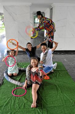 Brincadeiras que estimulem a imaginação ajudam a desenvolver a capacidade perceptiva da criança, além de garantirem a diversão (Minervino Junior/CB/D.A Press)