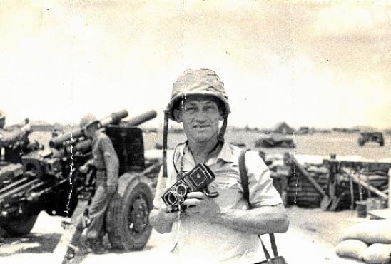 Gervásio no Vietnã, durante cobertura da guerra no país asiático 