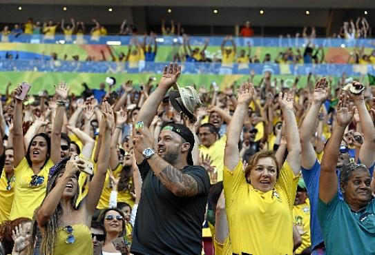 A torcida verde-amarela poderá reviver as festas da Copa de 2014 no Mané Garrincha, quando o Brasil enfrentou Camarões e Holanda (Ed Alves/CB/D.A. Press - 4/8/16
)