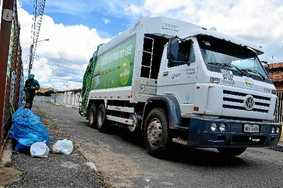 R$ 2.089.999.504,58

Valor estimado da licitação do sistema de lixo da capital




74,1 mil toneladas

Estimativa da quantidade mensal de lixo a ser coletada (Antonio Cunha/Esp. CB/D.A Press -  17/2/14)
