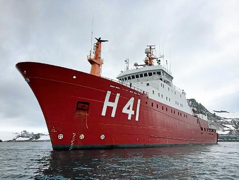 O navio polar Almirante Maximiano, o Tio Max, é equipado exclusivamente para pesquisas no continente gelado (José Carlos Vieira/CB/D.A Press)
