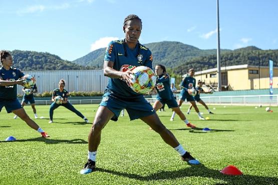 Aos 41 anos, a veterana Formiga será uma das referências do time em campo neste domingo (Assessoria/CBF
)