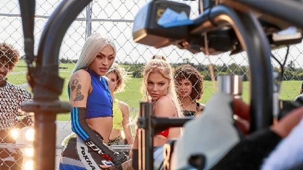 Pabllo Vittar e Luísa Sonza unem forças no clipe de Garupa, um dos singles da gaúcha do novo álbum