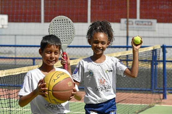Crianças moradoras do Itapoã participam de atividades na Asseb (Marcelo Ferreira/CB/D.A Press)