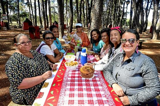 A família Rocha promoveu um encontro só de mulheres no Parque da Cidade: caminhada, lanche e muita diversão ao ar livre (Marcelo Ferreira/CB/D.A Press)