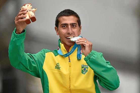Caio Bonfim, atleta de Sobradinho, dedicou a prata para a mulher (Alexandre Loureiro/COB)