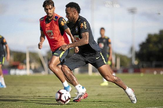 Neymar não entra em campo desde a vitória  do Brasil por 2 x 0 sobre o Catar, em junho, em Brasília ( Lucas Figueiredo/CBF
)