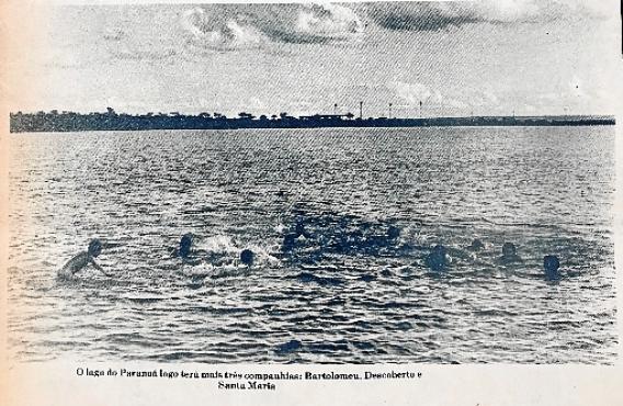 Foto de 1970 mostra Lago Paranoá com banhistas, mas ainda sem prédios ao fundo (Arquivo CB/CB/D.A Press)