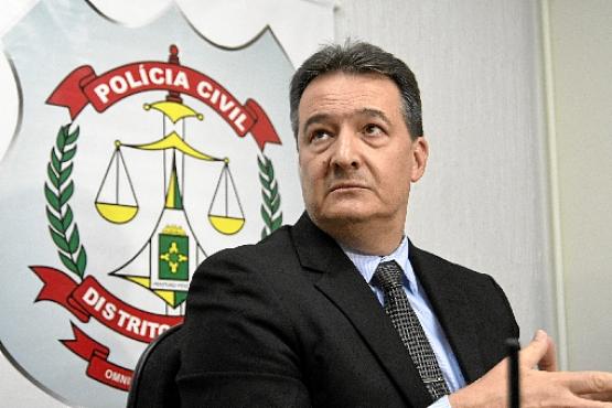 Delegado Rossetto:  
%u201CEles (os bandidos) sabiam o que tinha ali 
(na casa), o que iam fazer e as ferramentas do padre%u201D. 
Ao lado, objetos recuperados pela polícia (Ed Alves/CB/D.A Press)