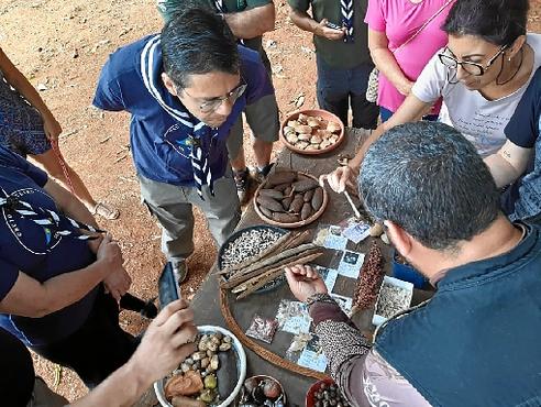 Em encontros, os voluntários conhecem mais sobre sementes e plantio de mudas (Arquivo Pessoal)