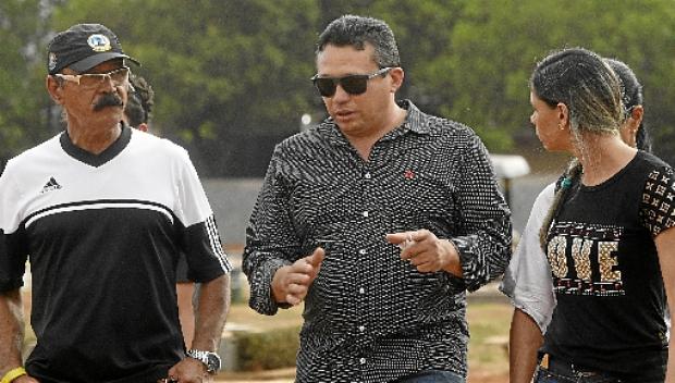 No velório, Marcos Paulo, marido de Noélia, não  se pronunciou, mas familiares disseram que ele deseja que a Justiça seja feita (Ed Alves/CB/D.A Press)
