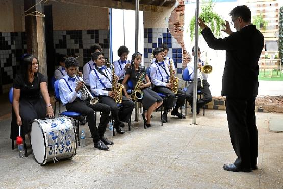 Orquestra formada por  alunos locais tocou na cerimônia de aniversário da instituição (Marcelo Ferreira/CB/D.A Press)