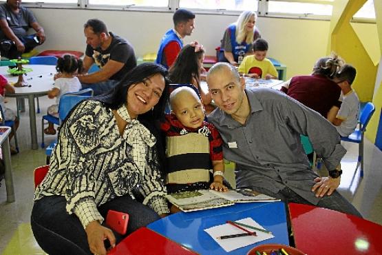 Rafaela e Wesley acompanham o tratamento do filho Gabriel Nisiguchi no Hospital da Criança de Brasília (HCB) (Vinícius Cardoso/Esp.CB/D.A. Press
)