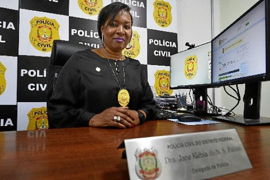 No comando da 6ª Delegacia de Polícia  (Paranoá), Jane se diz realizada, mas não deixou de sentir os efeitos da discriminação: 
