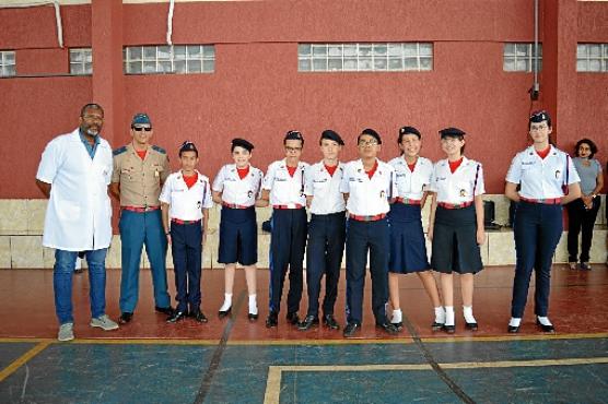 A equipe é formada pelos estudantes Tiago de Oliveira, Morjorie Nunes, Arthur Narciso, Ilyan Valentino, Lucas Souza, Bruna Marque s, Stella Portella e Lara Hubner (Colégio Militar Dom Pedro II/Divulgação)