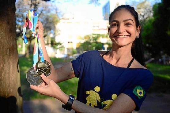 Amiga da mãe da doadora, a educadora física Liège Gautério virou atleta depois de receber um novo pulmão  (Arquivo Pessoal)