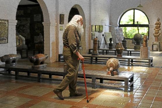 O artista plástico no museu que leva seu nome, no bairro da Várzea, em Recife (PE), em novembro de 2016 (Paulo Paiva/Diário de Pernambuco - 21/11/16)