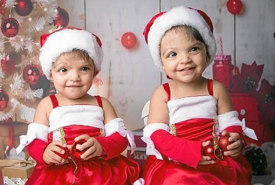 As meninas se vestiram de Mamãe Noel e deram um show de simpatia (Nayara Stival/Divulgação)