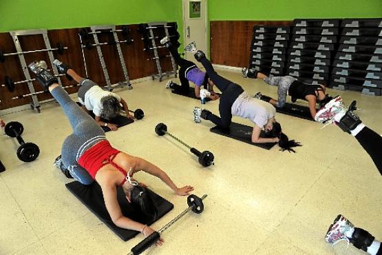 Exercícios em academias também são indicados para quem quer perder uns quilinhos (Carlos Vieira/Esp.CB/D.A Press - 12/7/11)