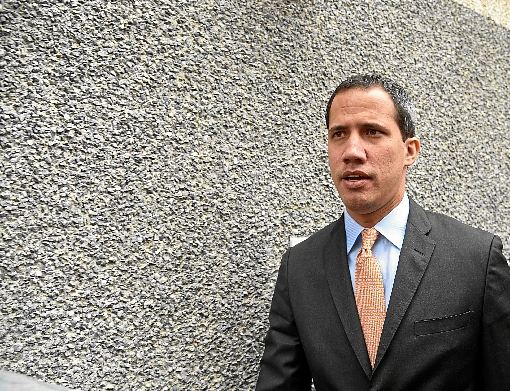 Parlamento convoca Guaidó para questioná-lo sobre sanções contra a Venezuela