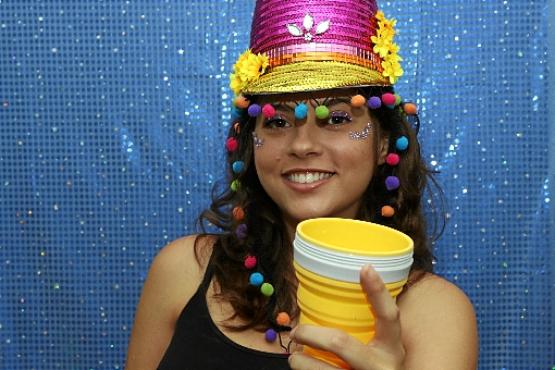 A bióloga Lara Oberda curte a festa de Rei Momo de forma consciente (Mariane Silva/Esp. CB/D.A Press)