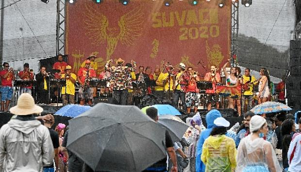 Tradicional Suvaco da Asa celebrou 15 anos de existência, com show da Orquestra Popular Marafreboi (Ed Alves/CB/D.A Press)