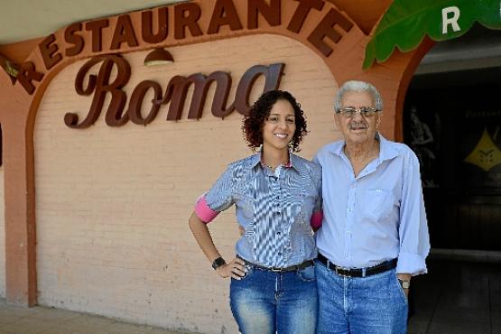 Simon Pitel com a filha Ângela: o empresário atribui a resistência e sucesso do restaurante à clientela fiel (Marcelo Ferreira/CB/D.A Press)