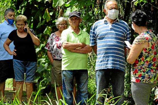 Filas e aglomerações nos potos de vacinação marcaram o início da campanha em Brasília (Carlos Vieira/CB/D.A Press)