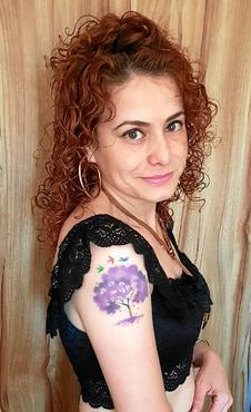 Lilia Viana: o ipê-roxo tatuado como forma de carinho à cidade (Arquivo pessoal)