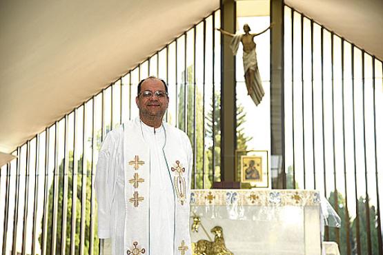 Padre Rafael é o responsável pela revista dos 60 anos (Ed Alves/CB/D.A. Press) Padre Rafael é o responsável pela revista dos 60 anos (Ed Alves/CB/D.A. Press)
